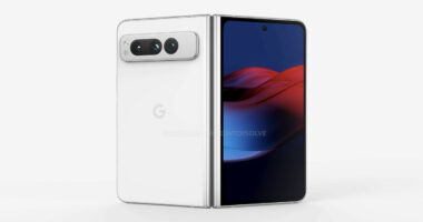 Google Pixel Fold supposedly appears in blurry pictures shared on Reddit